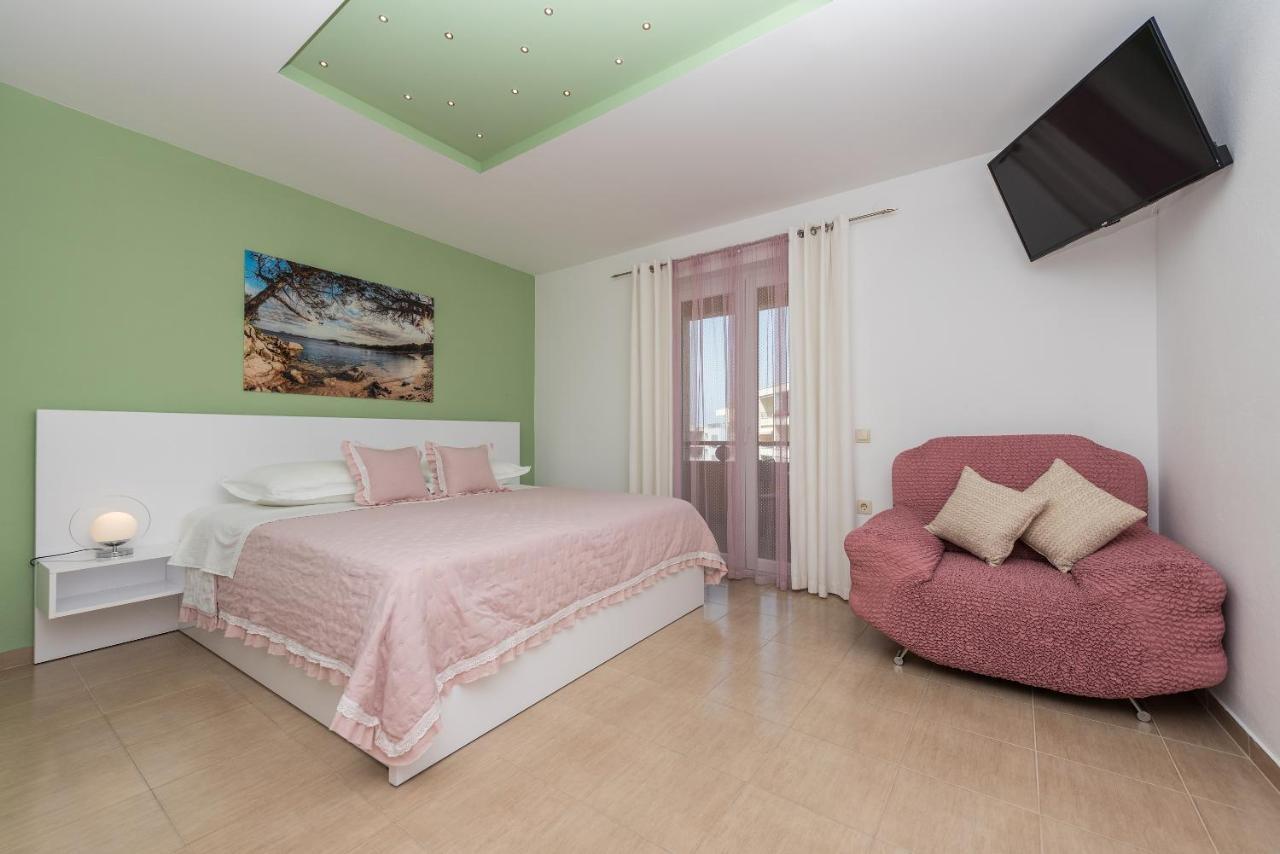 Apartments Villa Vujcic Makarska Exterior photo