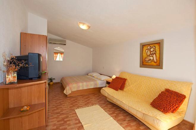 Apartments Villa Vujcic Makarska Exterior photo